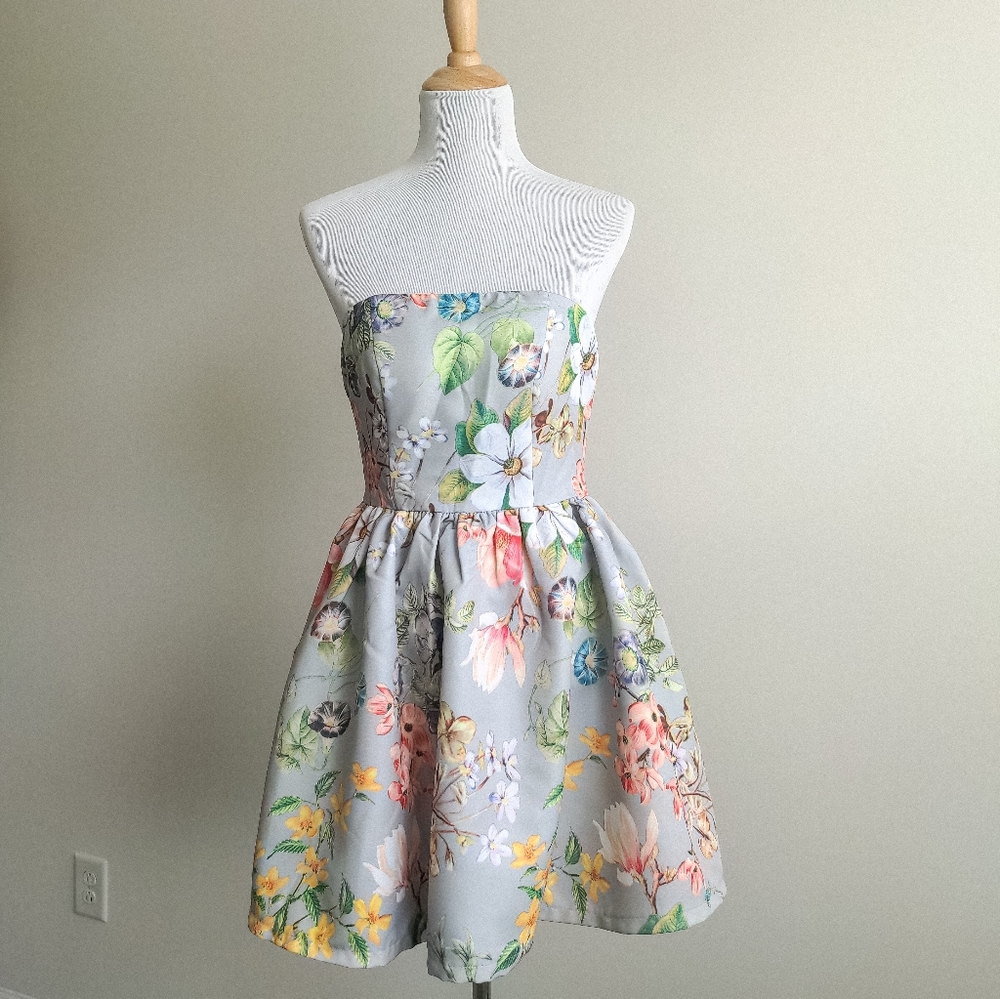 L'ATISTE Strapless Fit and Flare Floral Dress med